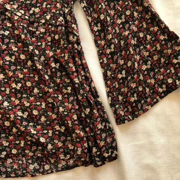 Floral cold shoulder top - Picture 5 of 6